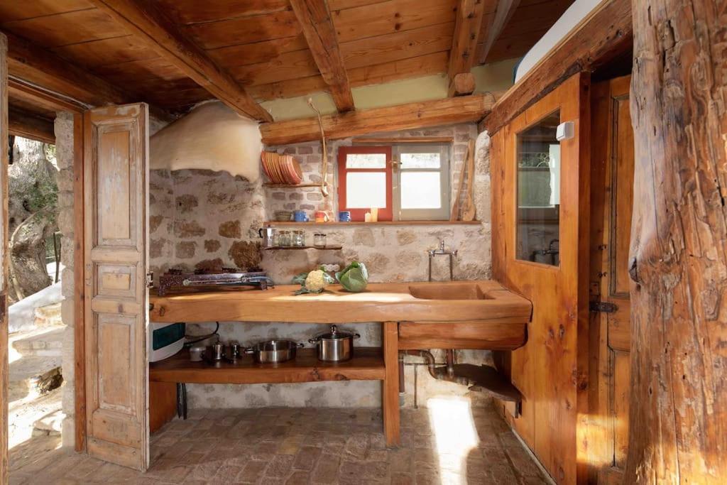 Margaritis's Treehouse Holiday home